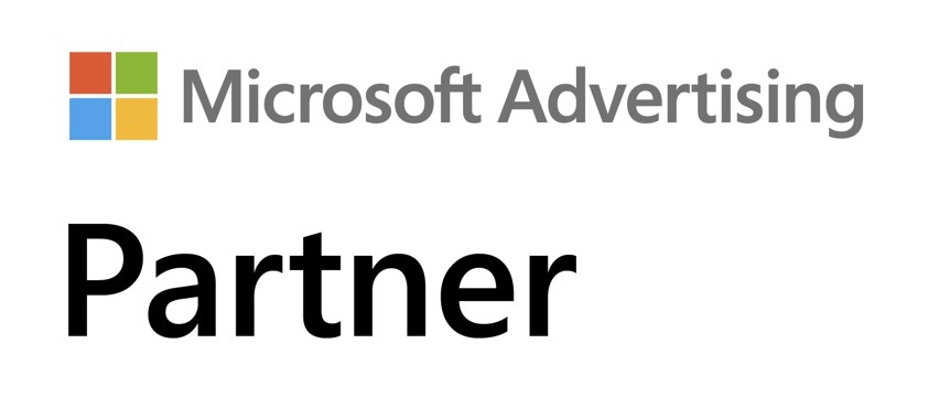 Microsoft Advertising-logo med fire fargede firkanter, ordene "Microsoft Advertising" over, og ordet "Partner" i fet, svart tekst under.